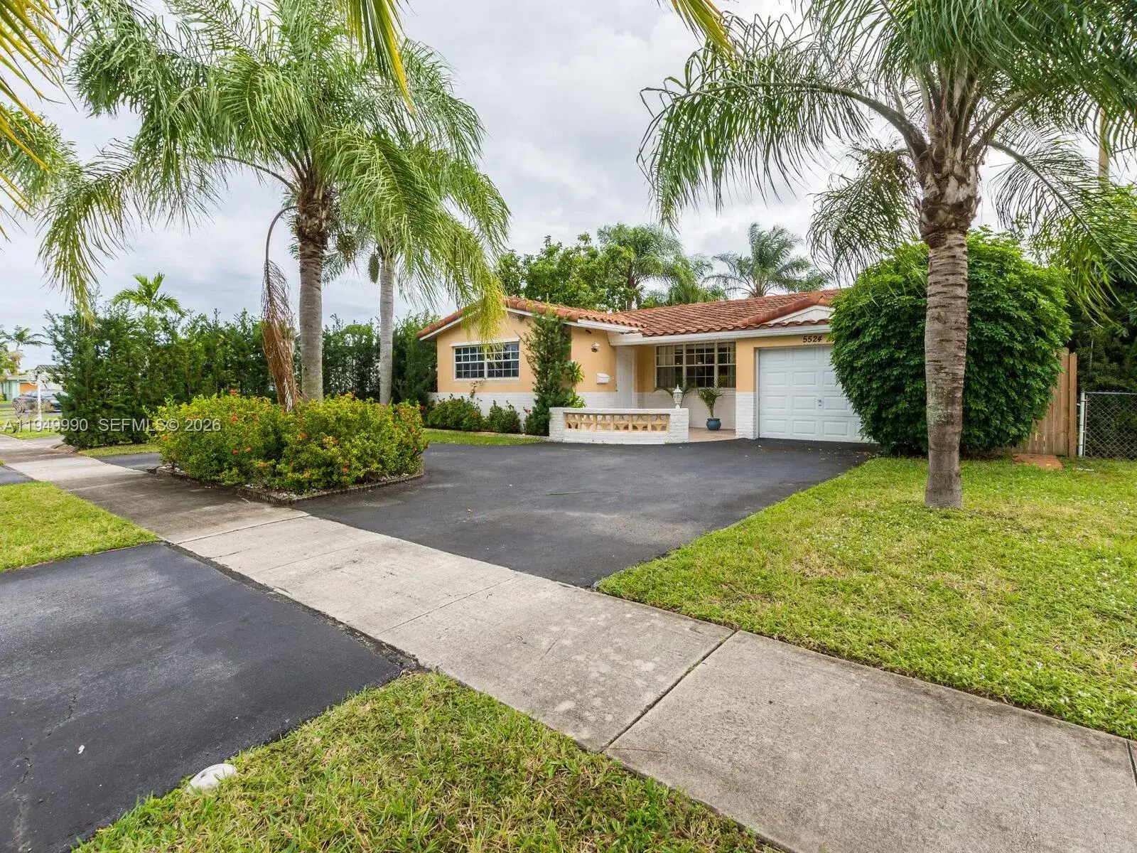 4 bedroom 3 bath Residential Lease for rent at 5524 Garfield St, Hollywood FL 33021