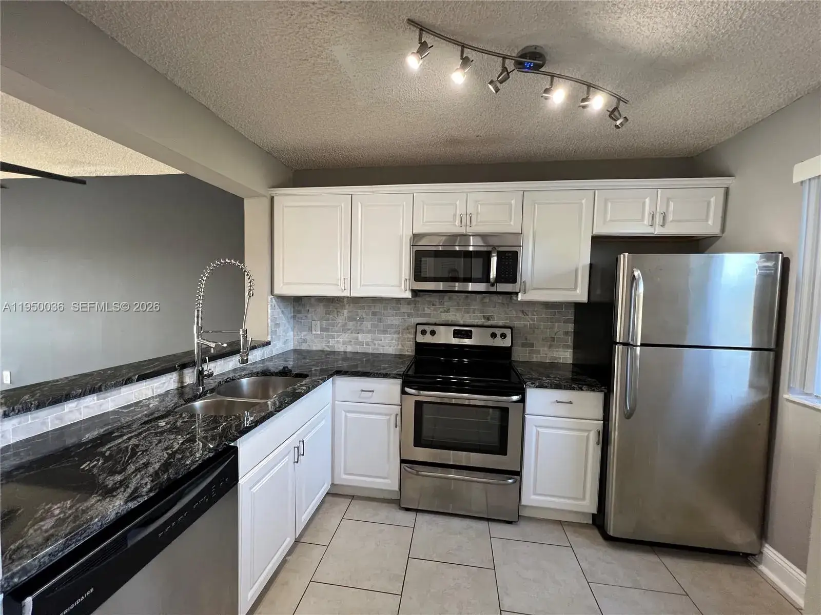 1 bedroom 1 bath Residential Lease for rent at 5200 NW 31st Ave # 175, Fort Lauderdale FL 33309
