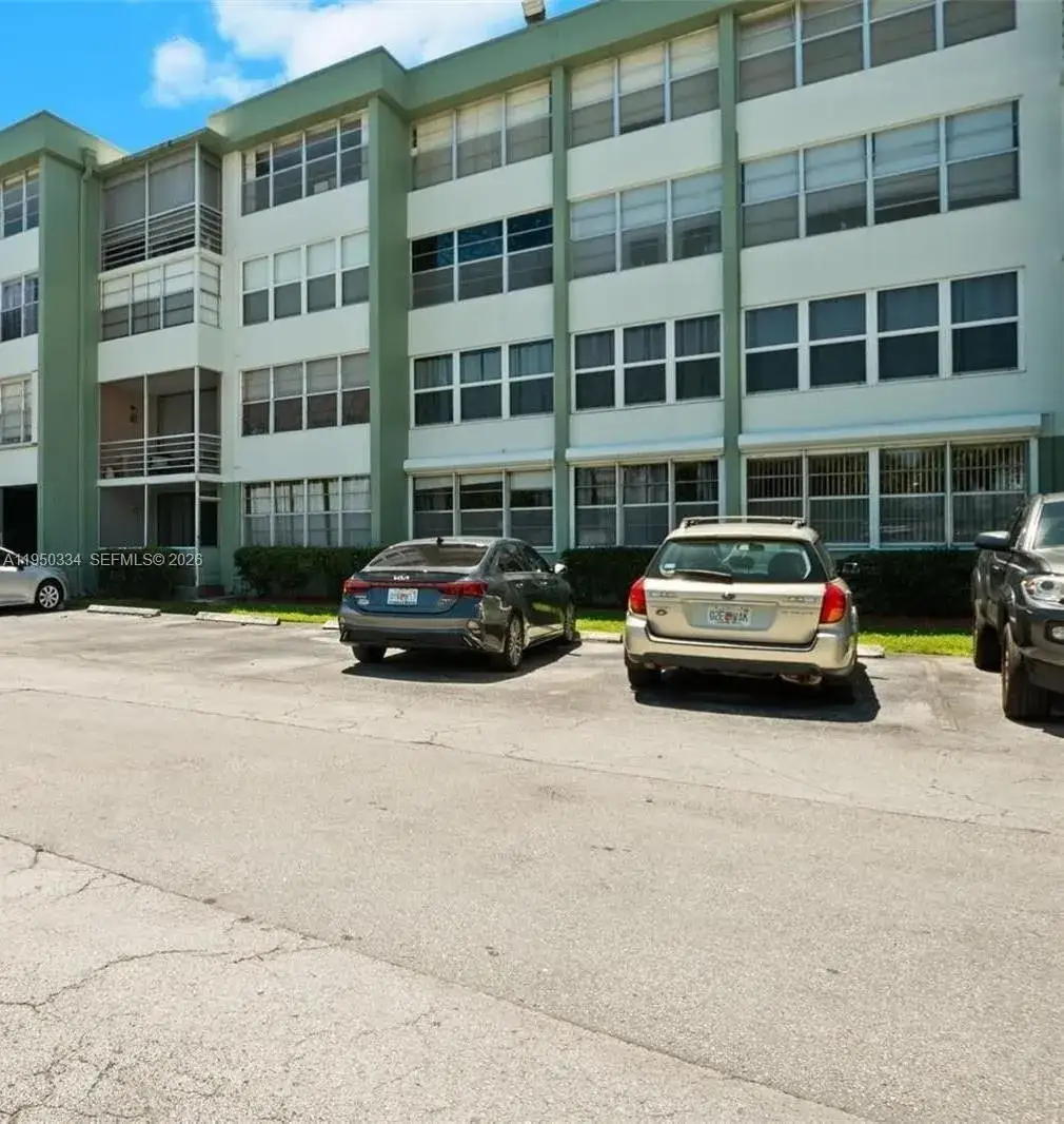 1 bedroom 1 bath Residential for sale at 2771 Taft St # 411, Hollywood FL 33020