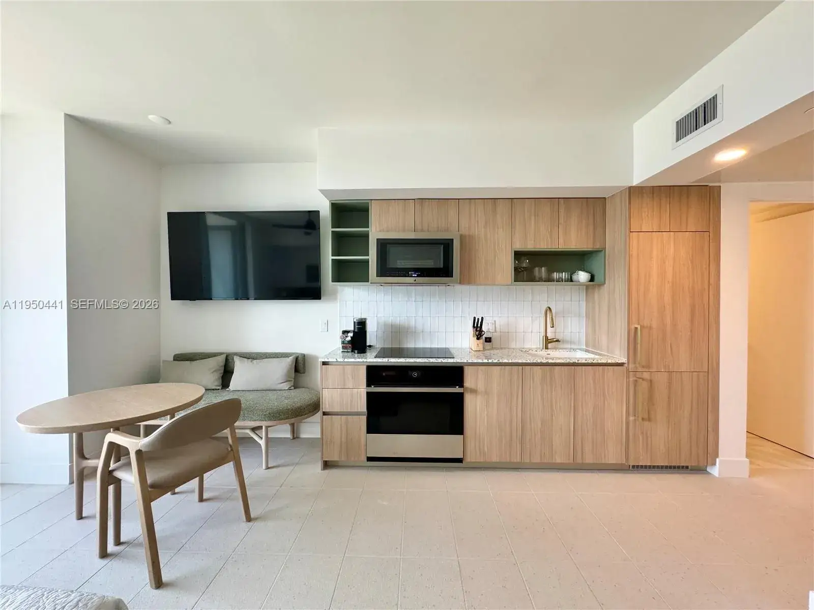1 bath Residential Lease for rent at 159 NE 6th St # 2810, Miami FL 33132