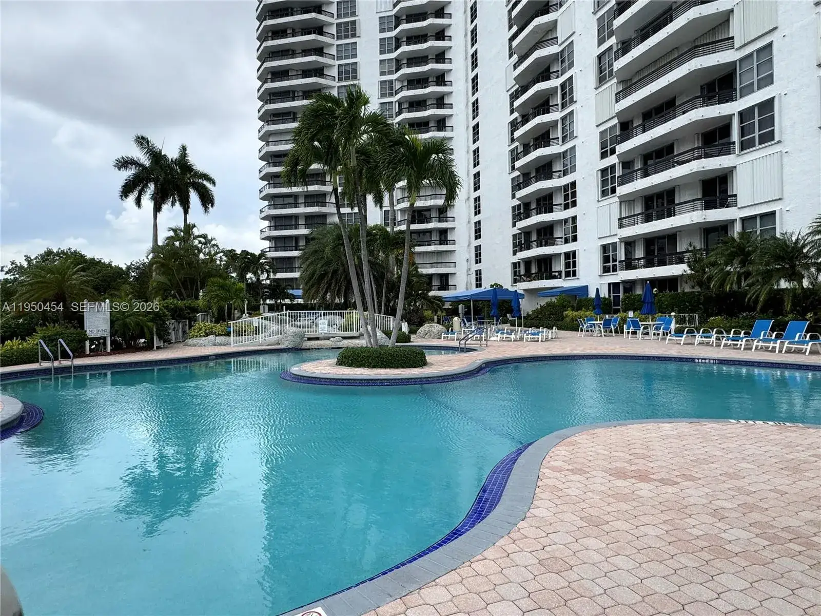 2 bedroom 2 bath Residential for sale at 3530 Mystic Pointe Dr # 2602, Aventura FL 33180