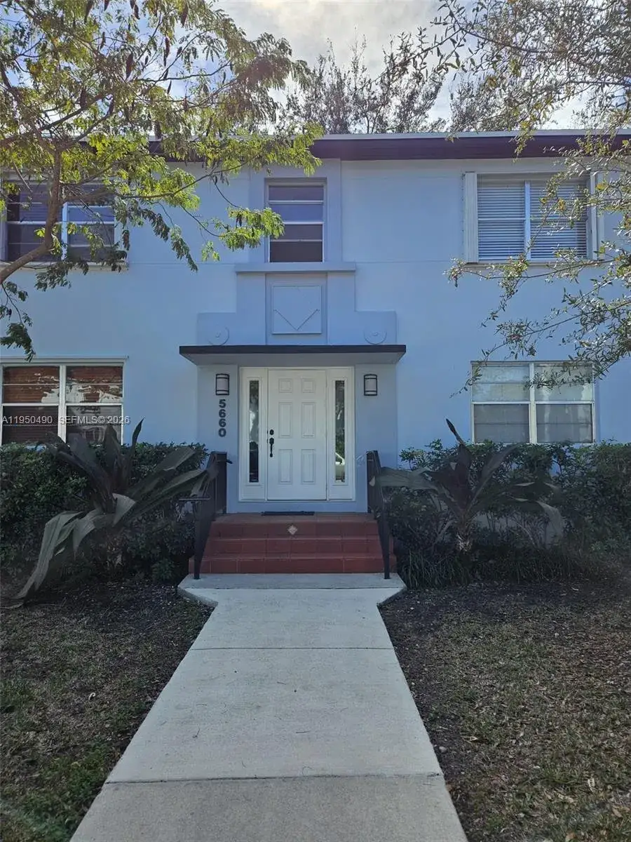 2 bedroom 1 bath Residential Lease for rent at 5660 SW 78th St # 6A, Miami FL 33143