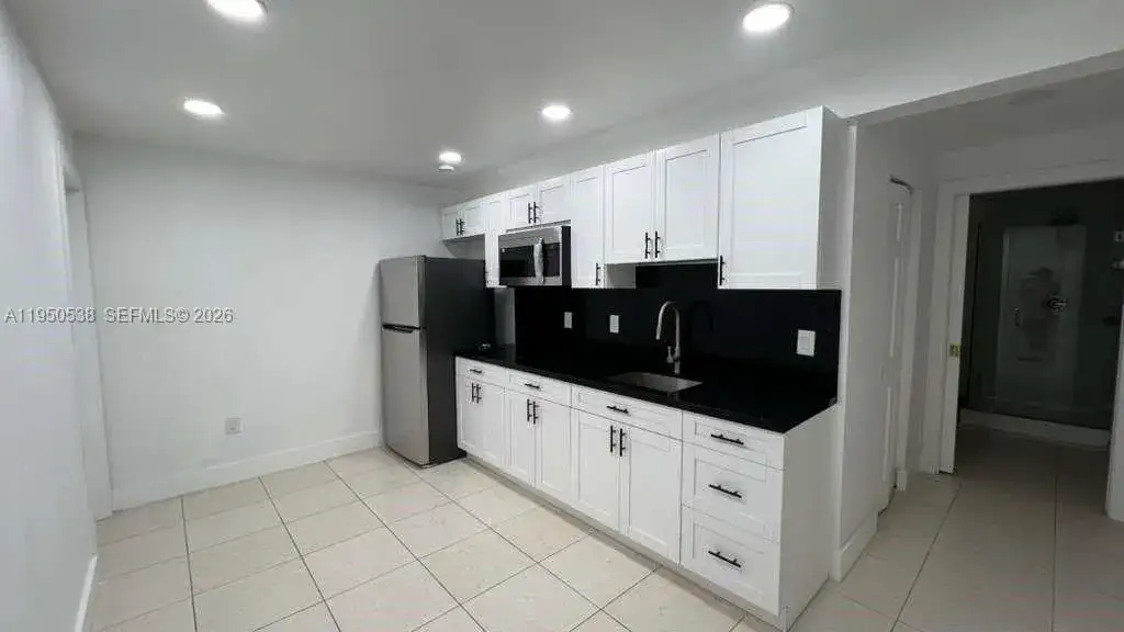 1 bedroom 1 bath Residential Lease for rent at 4722 NW 192nd Ter # 1, Miami Gardens FL 33055
