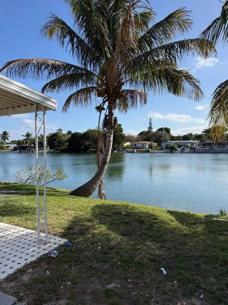2 bedroom 1 bath Residential Lease for rent at 1054-1058 SW 2nd St # 1058, Hallandale Beach FL 33009