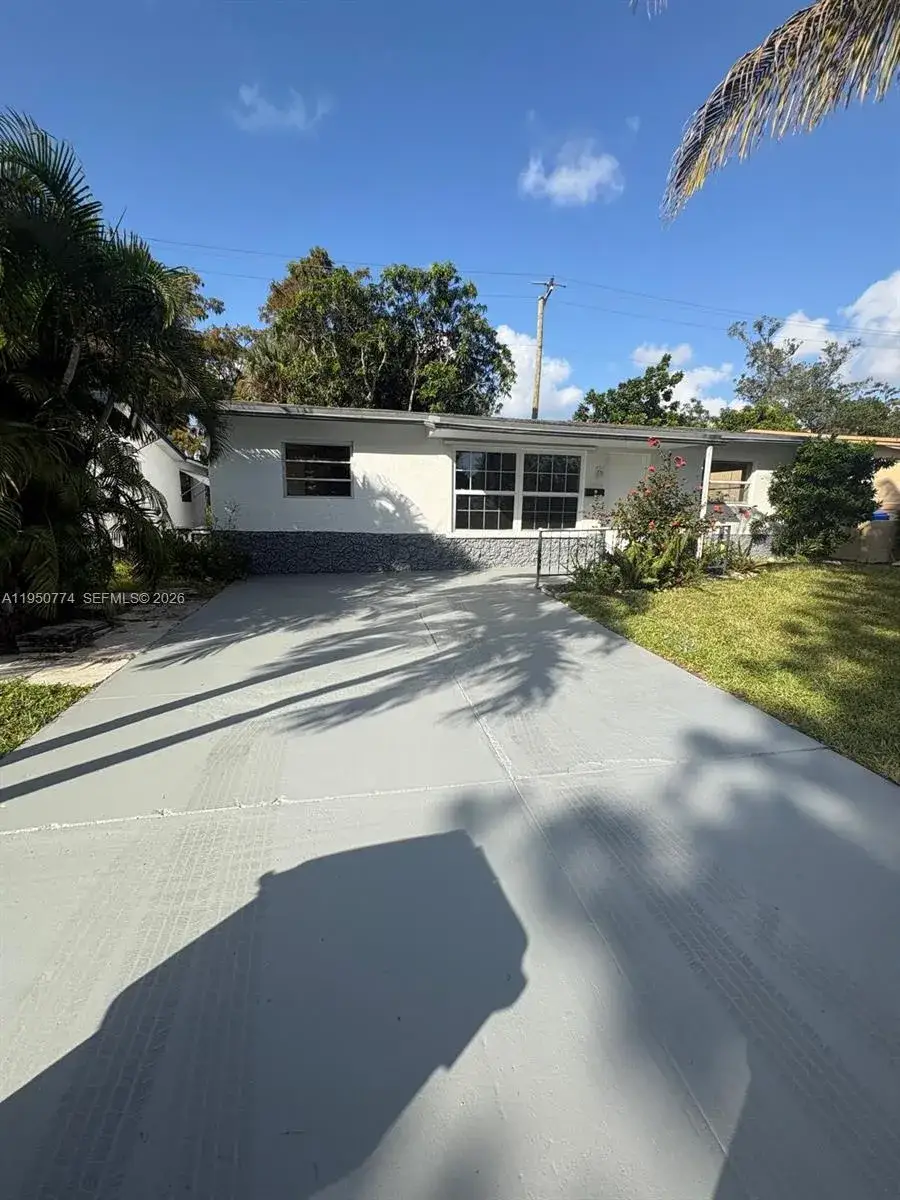 6311 SW 8th St, North Lauderdale FL 33068