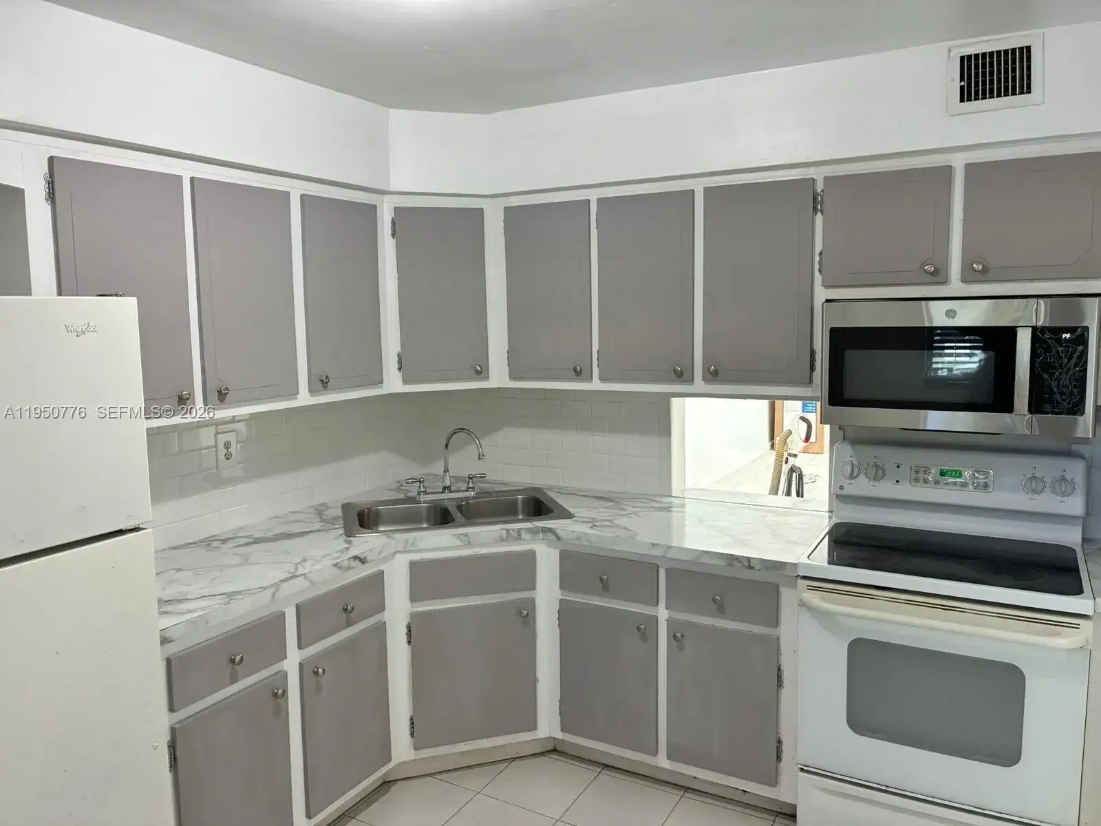 2 bedroom 2 bath Residential for sale at 1450 NE 191st St # 205, Miami FL 33179