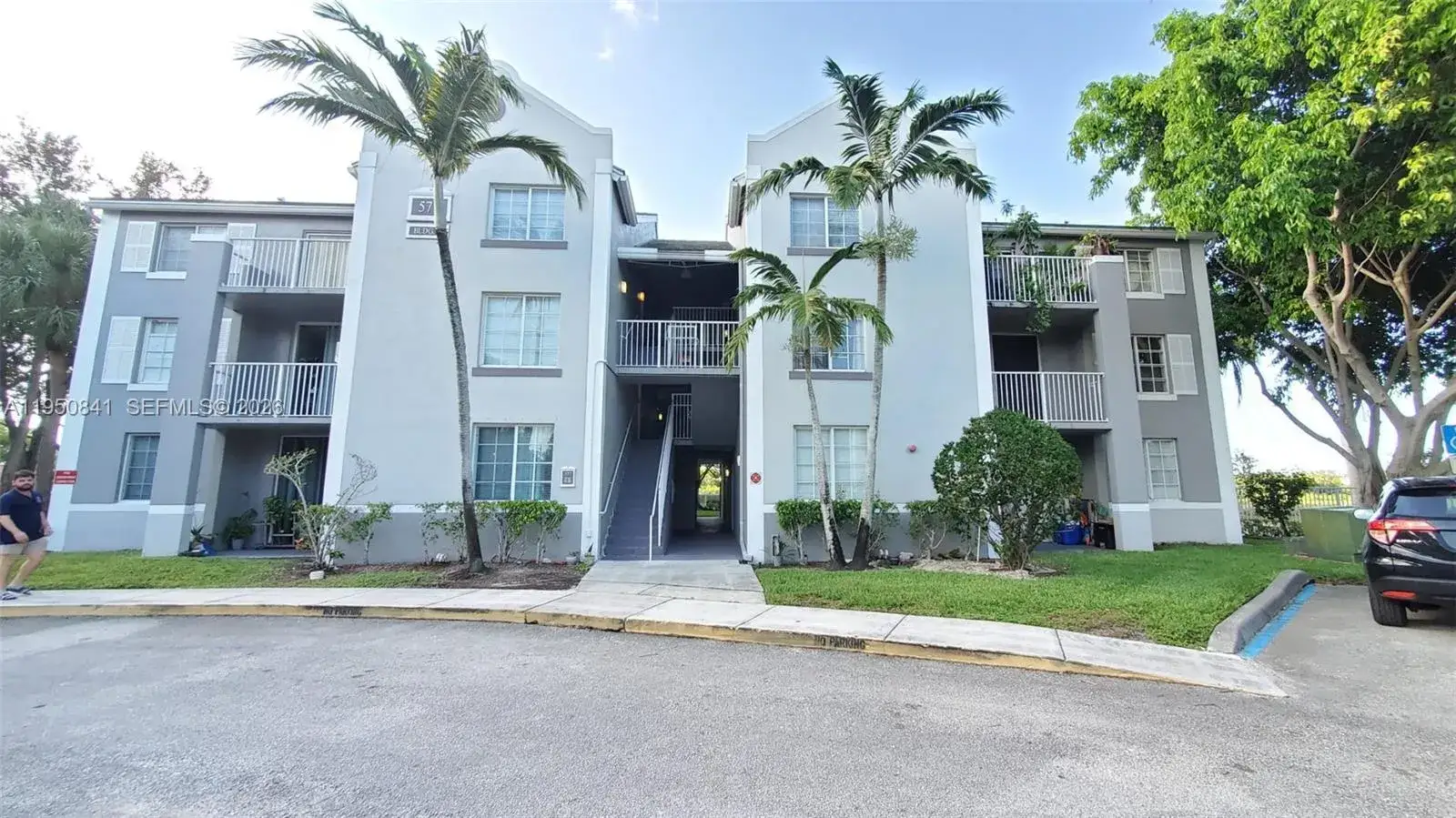 2 bedroom 2 bath Residential Lease for rent at 577 SW 111th Ln # 203, Pembroke Pines FL 33025