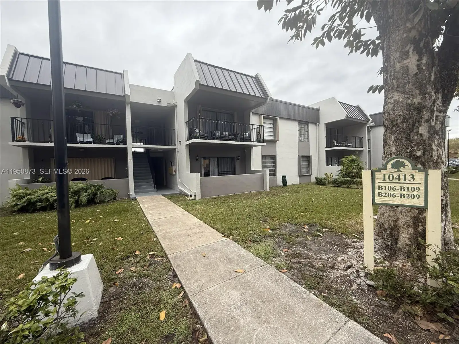 1 bedroom 1 bath Residential for sale at 10413 N Kendall Dr # B208, Miami FL 33176