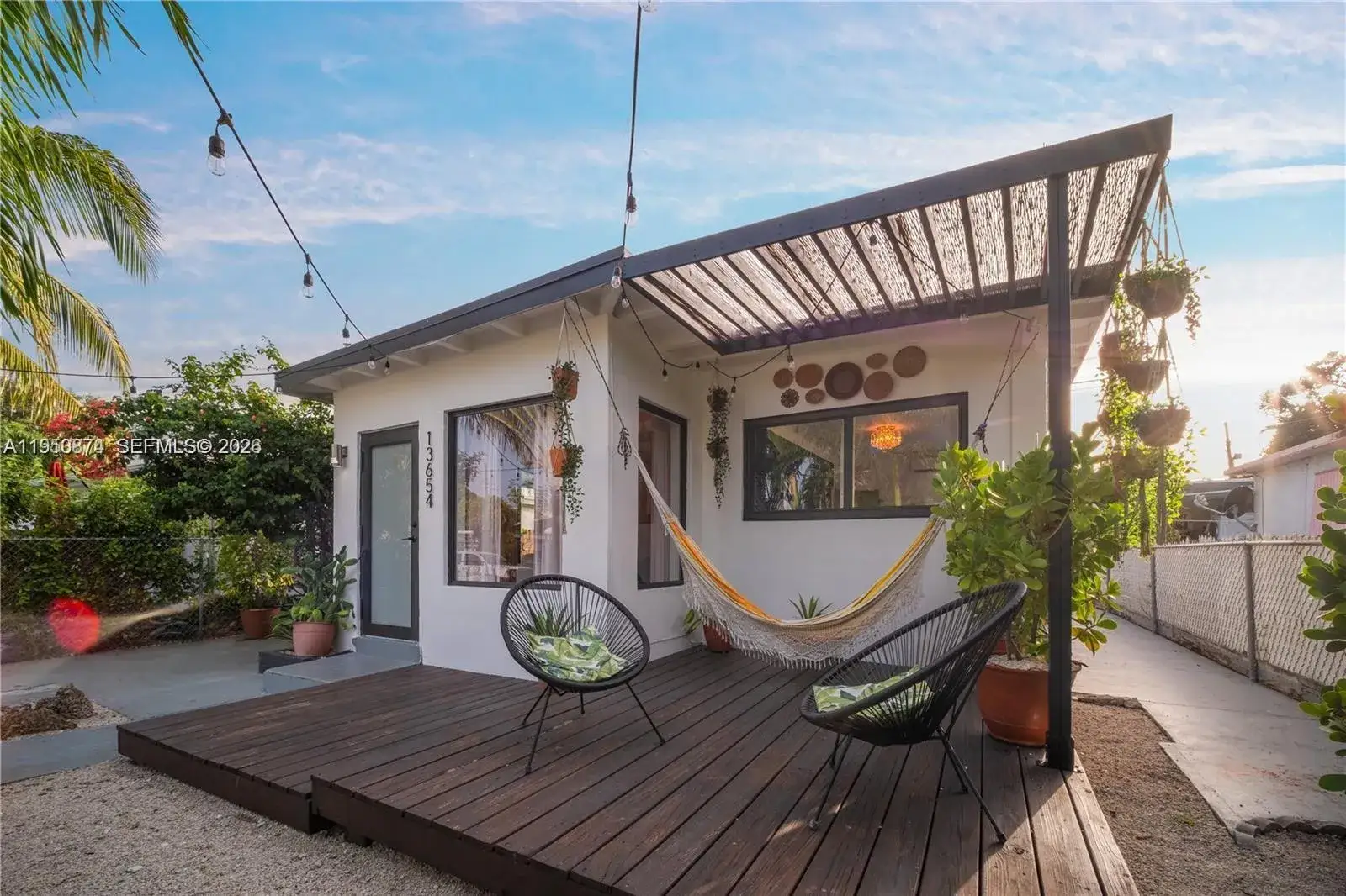 2 bedroom 1 bath Residential for sale at 13654 NE 20th Pl, North Miami Beach FL 33181