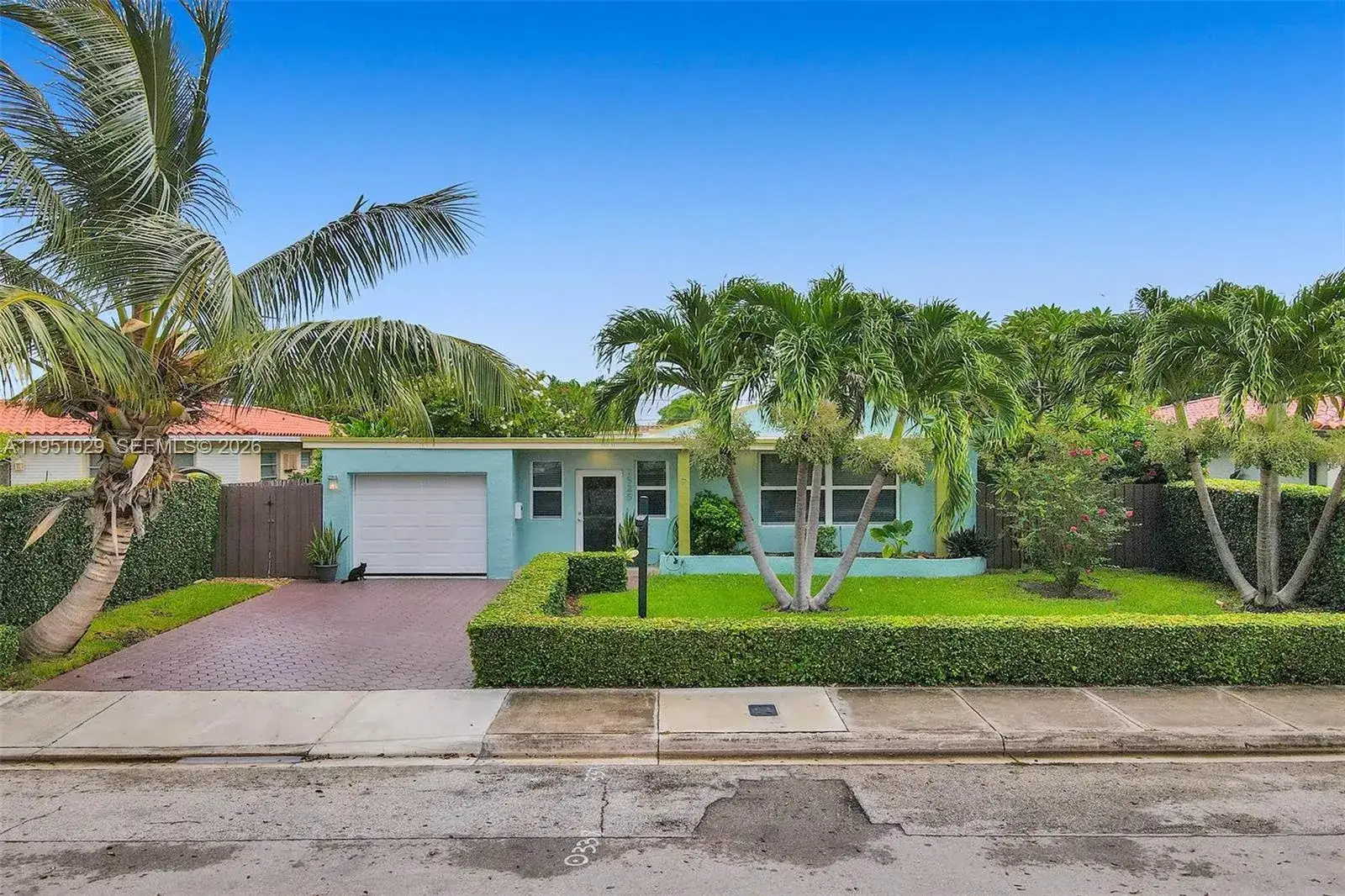 4 bedroom 3 bath Residential for sale at 7525 W Treasure Dr, North Bay Village FL 33141