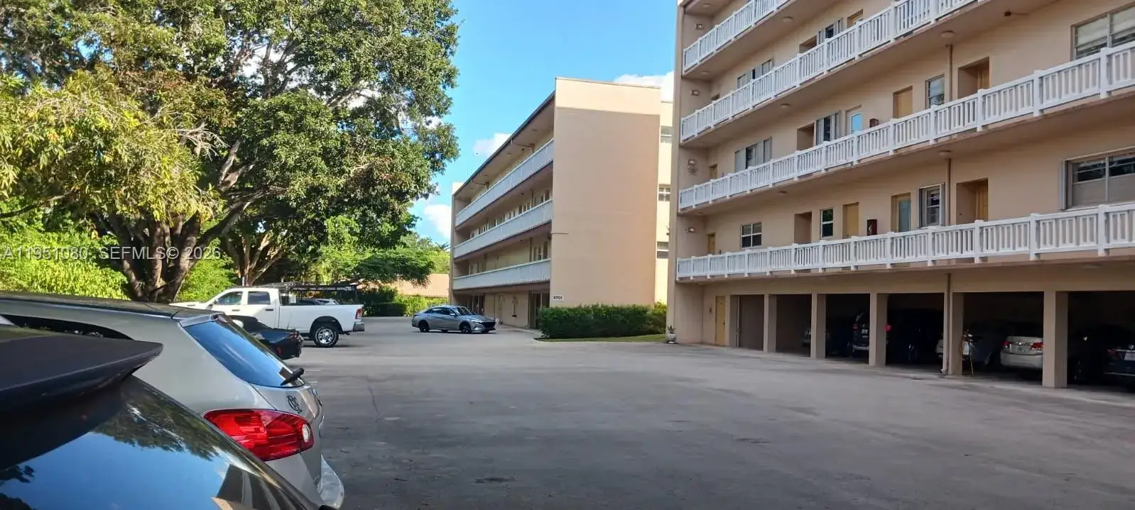 2 bedroom 2 bath Residential for sale at 6731 Cypress Rd # 310, Plantation FL 33317
