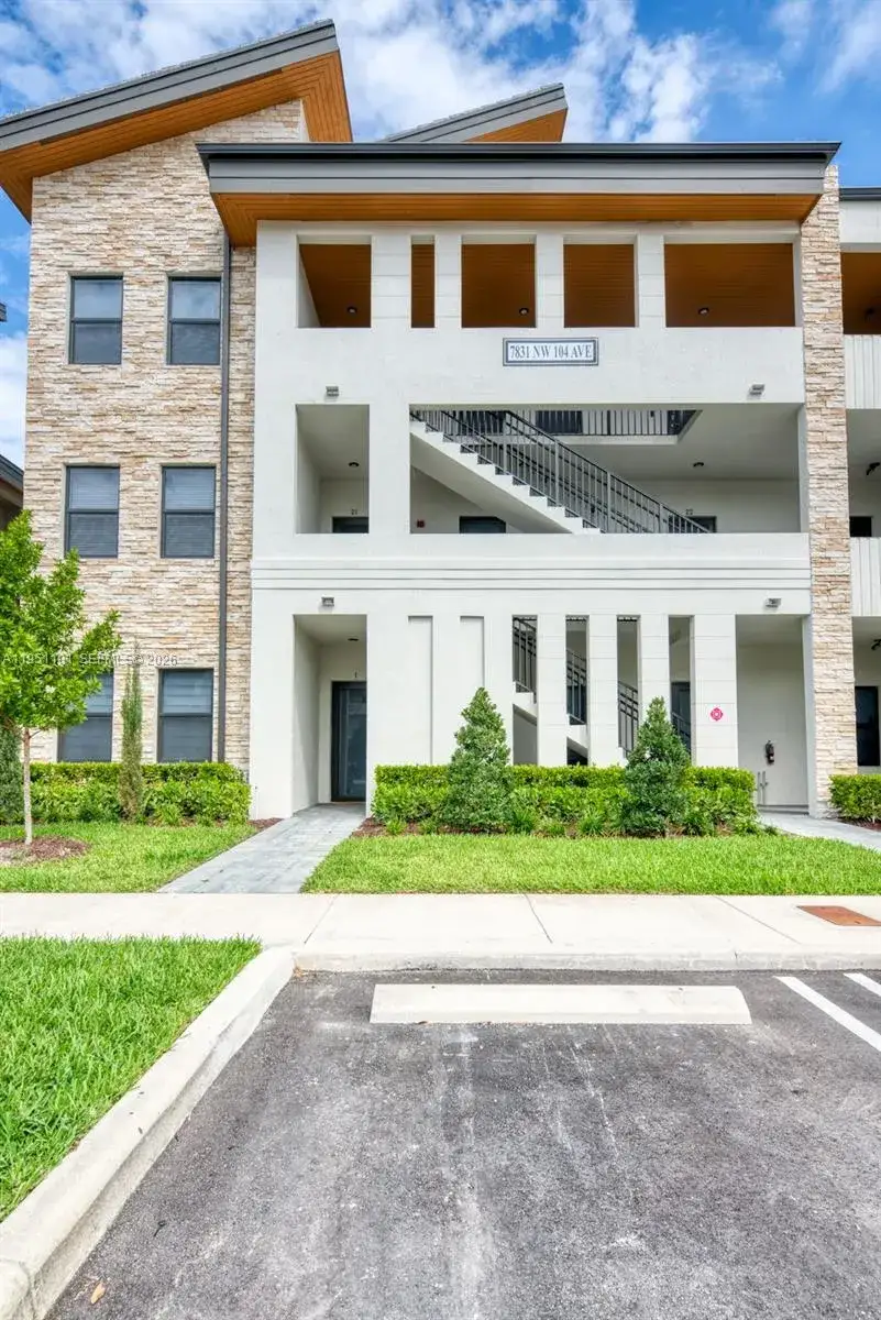 2 bedroom 2 bath Residential for sale at 7831 NW 104th Ave # 23, Doral FL 33178