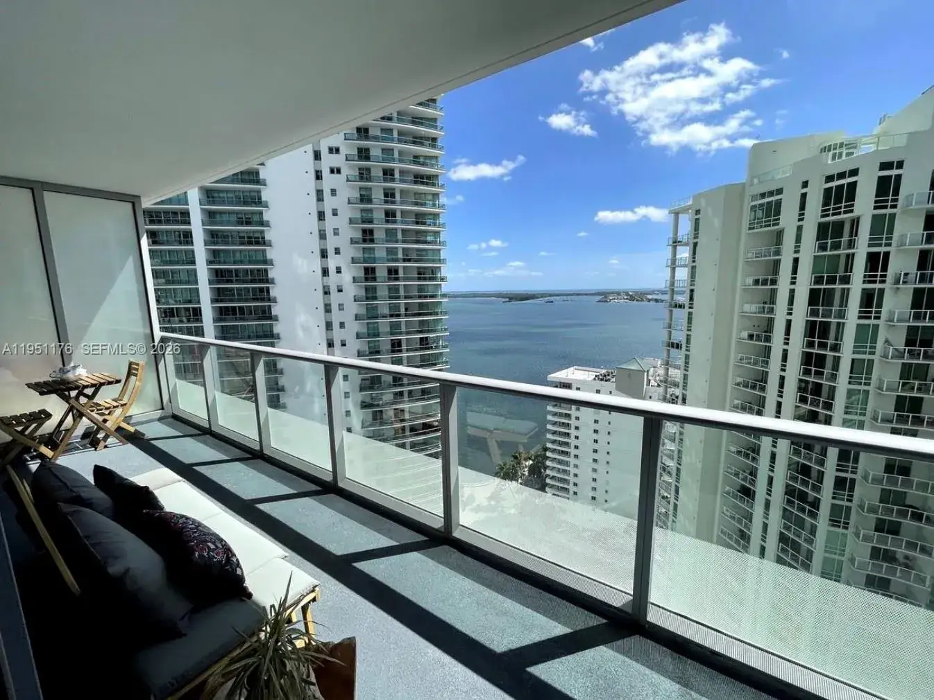 1 bedroom 1 bath Residential Lease for rent at 1300 Brickell Bay Dr # 2405, Miami FL 33131