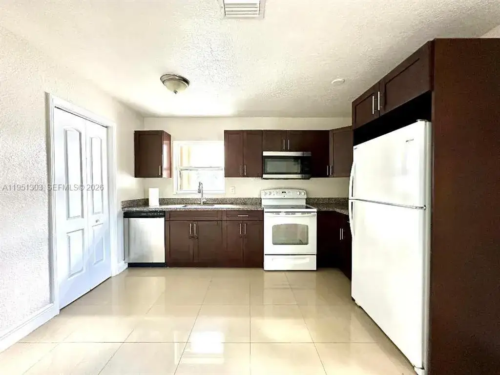 3 bedroom 2 bath Residential Lease for rent at 525 NW 15th Ter # 525, Fort Lauderdale FL 33311