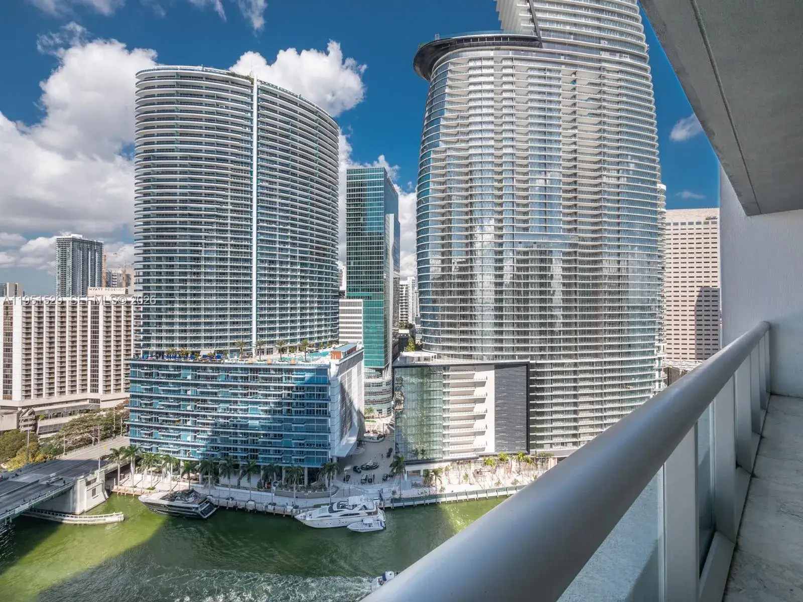 1 bedroom 1 bath Residential for sale at 465 Brickell Ave # 2304, Miami FL 33131
