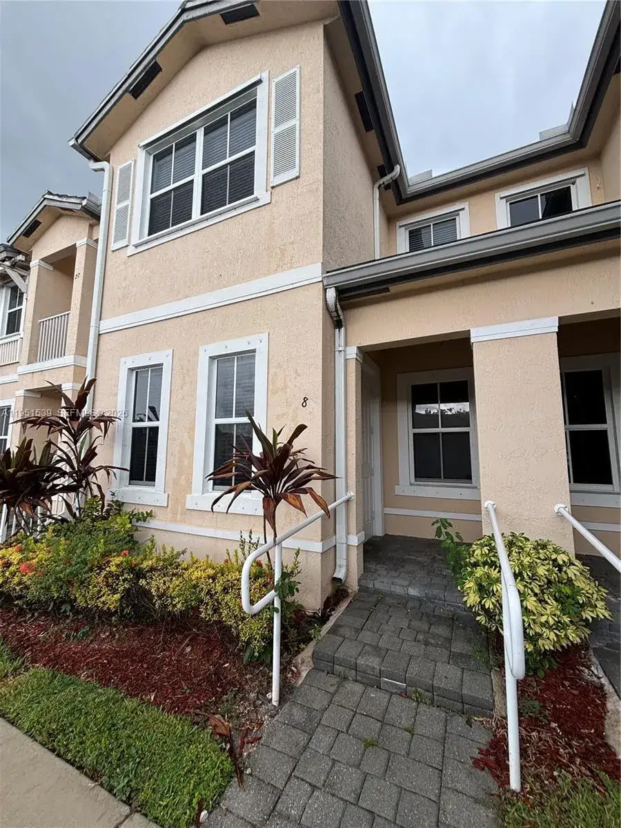 3 bedroom 2 bath Residential for sale at 2819 SE 1st Dr # 8, Homestead FL 33033