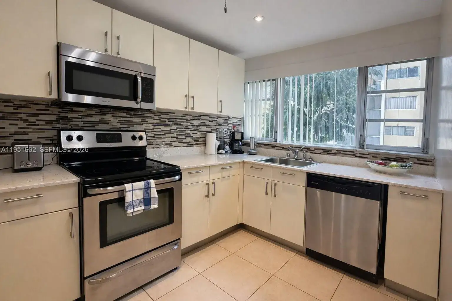 2 bedroom 2 bath Residential for sale at 950 NE 199th St # 2H, Miami FL 33179