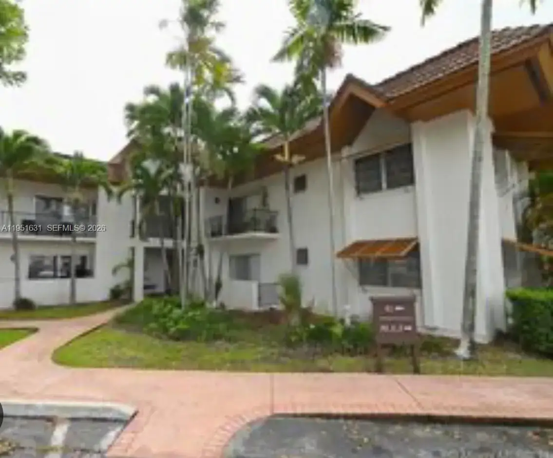 1 bedroom 1 bath Residential for sale at 9402 SW 77th Ave # L8, Miami FL 33156