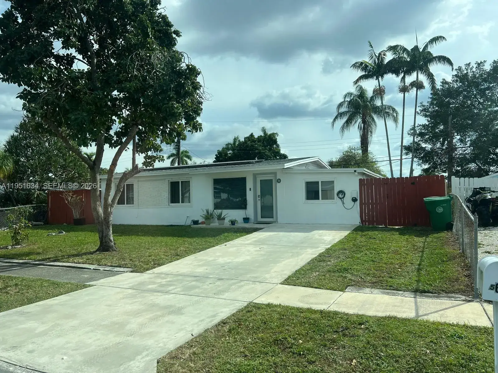 3 bedroom 1 bath Residential Lease for rent at 5620 SW 38th St # 0, Davie FL 33314