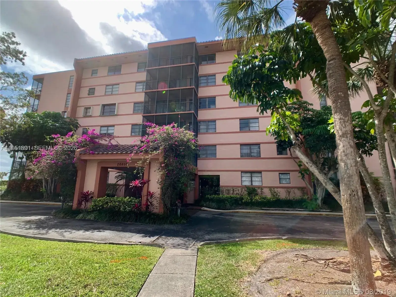 2 bedroom 1 bath Residential Lease for rent at 20840 San Simeon Way # 702, Miami FL 33179