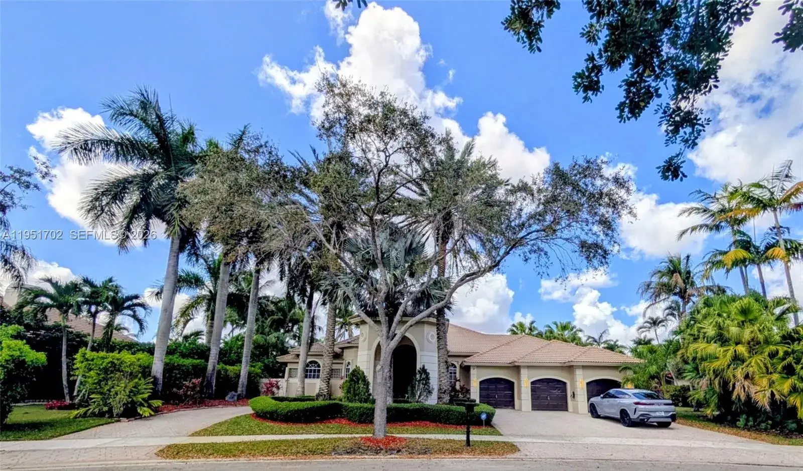 5 bedroom 5 bath Residential for sale at 104 Dockside Cir, Weston FL 33327