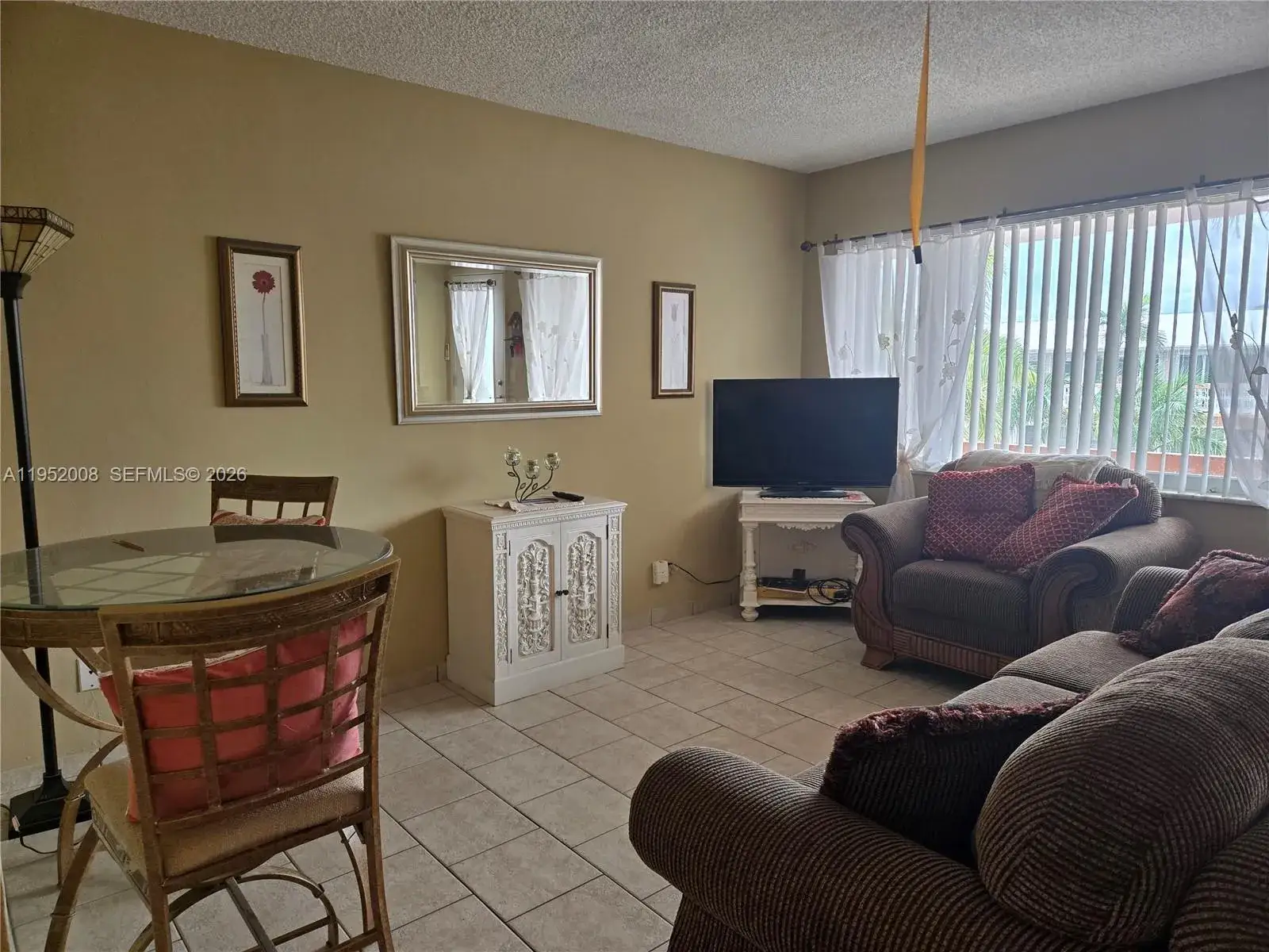 1 bedroom 1 bath Residential Lease for rent at 900 SW 11th Ave # 12A, Hallandale Beach FL 33009