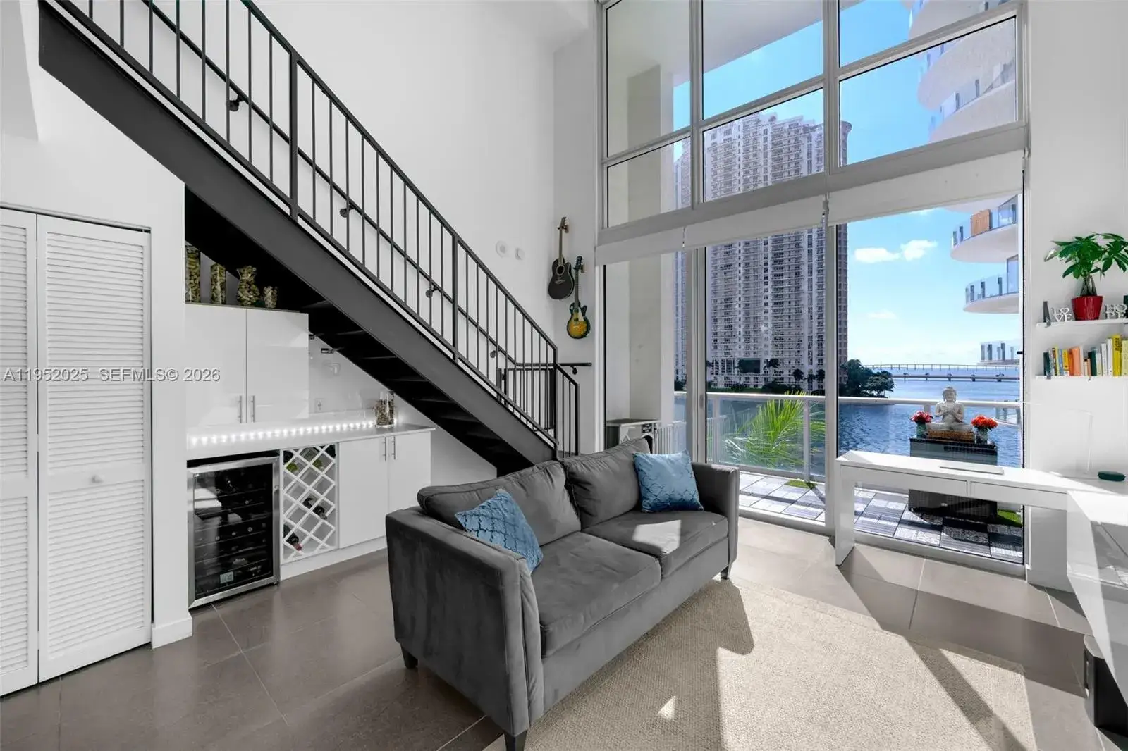 1 bedroom 1 bath Residential for sale at 300 S BISCAYNE BLVD # 410, Miami FL 33131