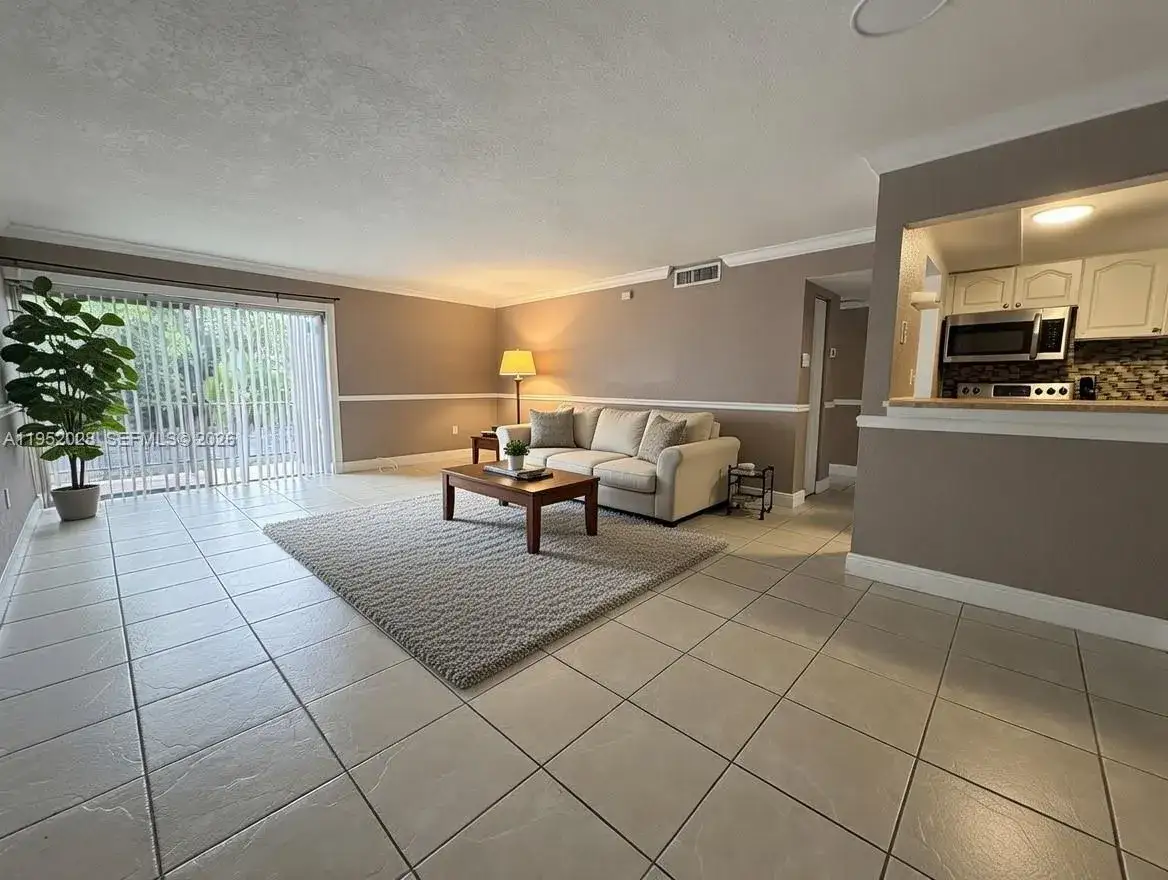 2 bedroom 1 bath Residential Lease for rent at 9453 SW 76th St # S7, Miami FL 33173