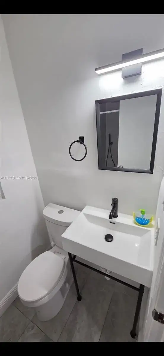 1 bedroom 1 bath Residential Lease for rent at 855 NW 3rd Ter # 2, Dania Beach FL 33004