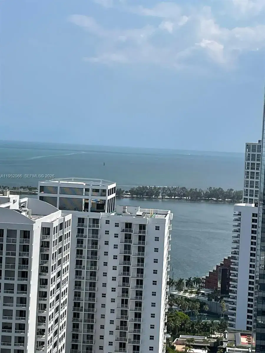 1 bedroom 1 bath Residential for sale at 1200 Brickell Bay Dr # 3921, Miami FL 33131