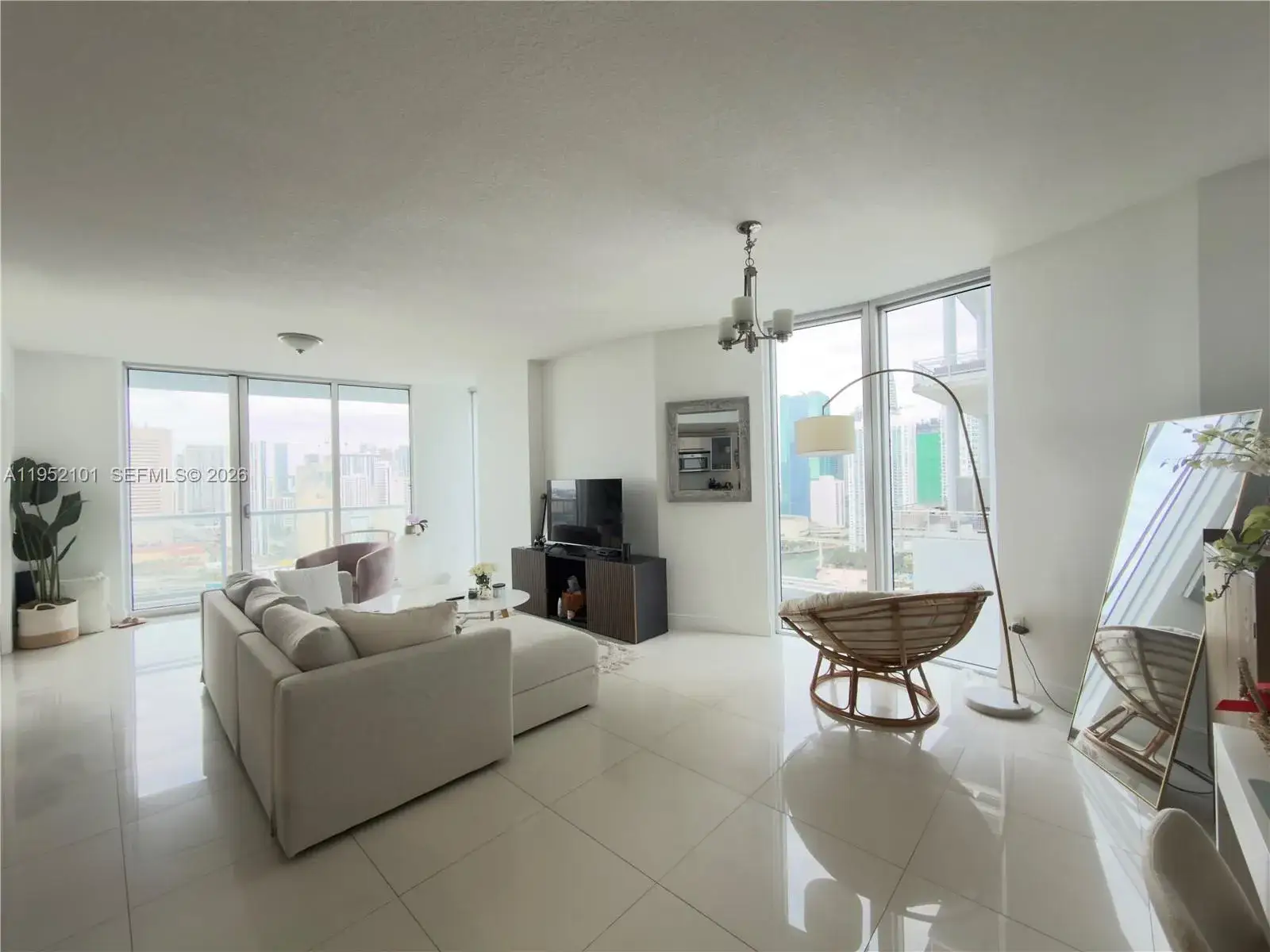 3 bedroom 3 bath Residential for sale at 185 SW 7th St # 2711, Miami FL 33130