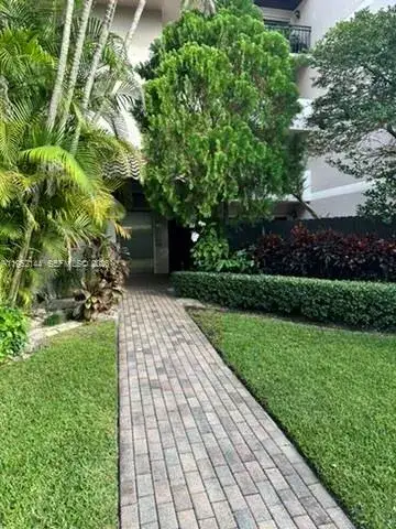 2 bedroom 2 bath Residential for sale at 9001 SW 94th St, Miami FL 33176