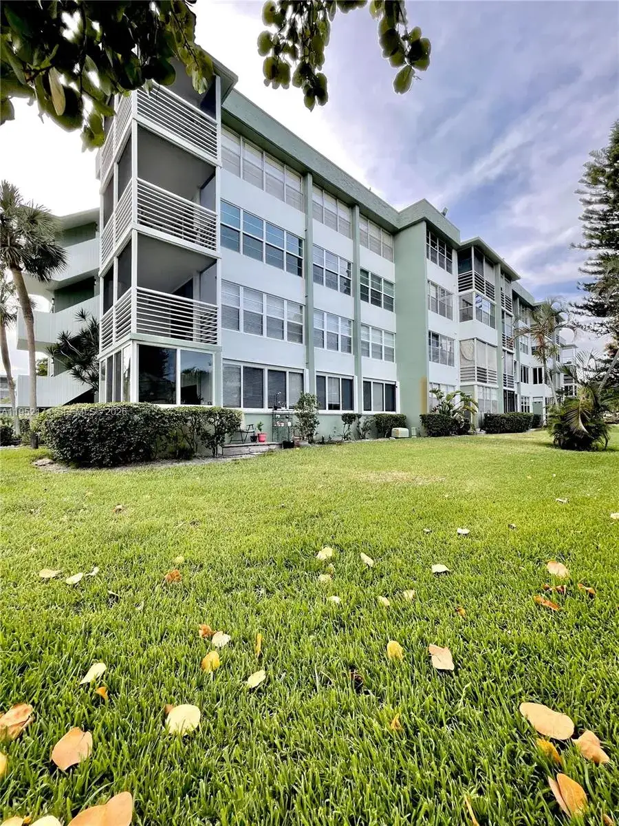 1 bedroom 1 bath Residential Lease for rent at 2751 Taft St # 107, Hollywood FL 33020