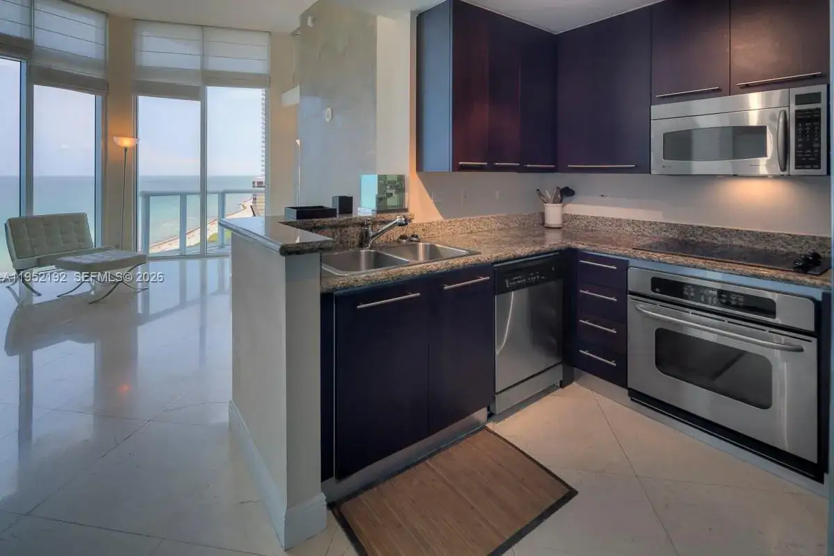 1 bedroom 1 bath Residential for sale at 6515 Collins Ave # 1804, Miami Beach FL 33141