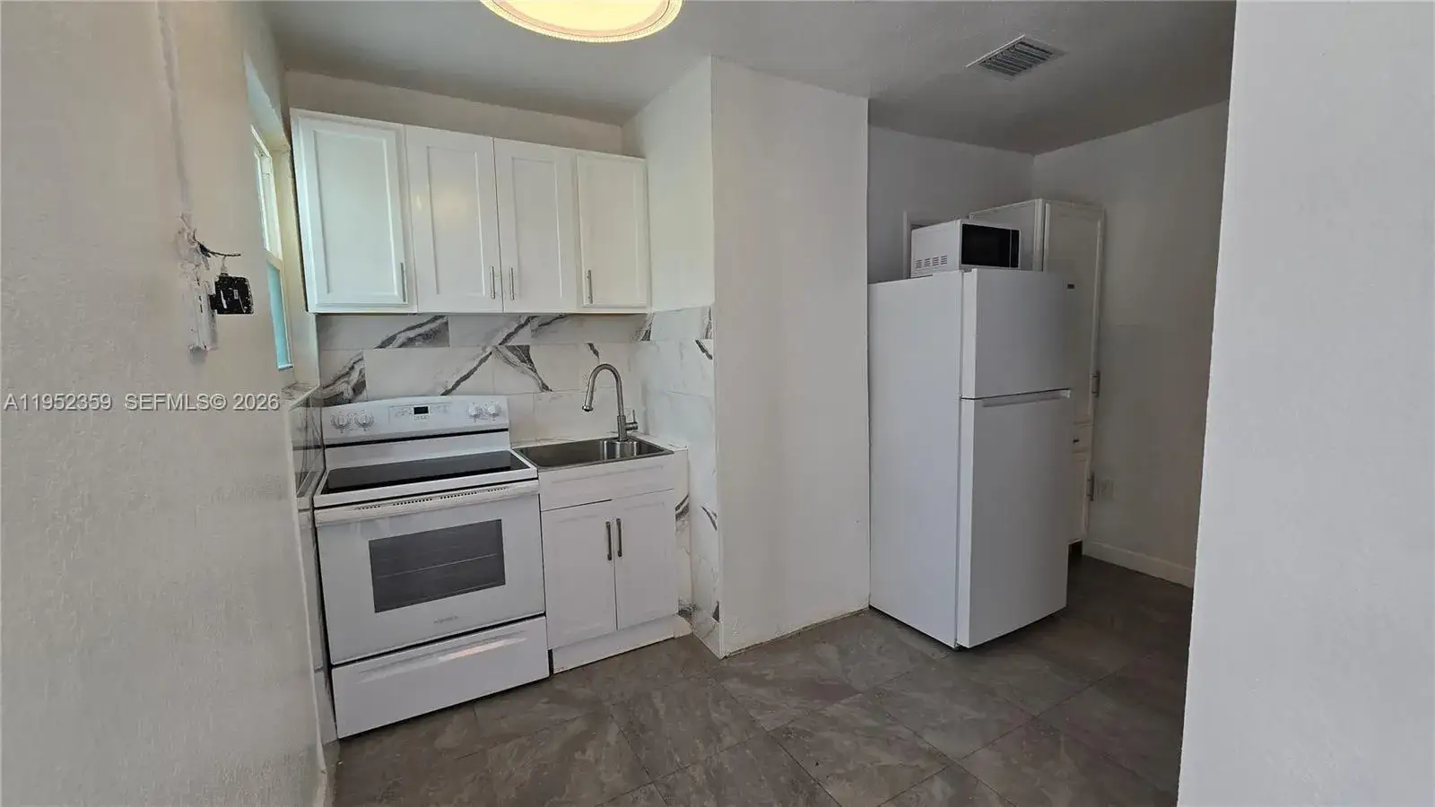1 bedroom 1 bath Residential Lease for rent at 9680 NW 19th Pl, Sunrise FL 33322