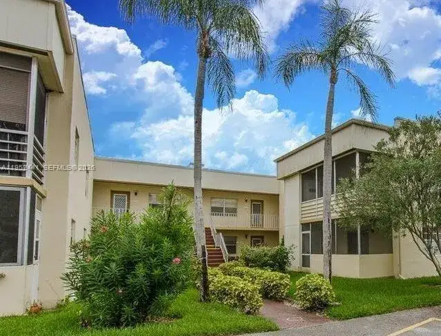 2 bedroom 2 bath Residential for sale at 774 Burgundy Q # 774, Delray Beach FL 33484
