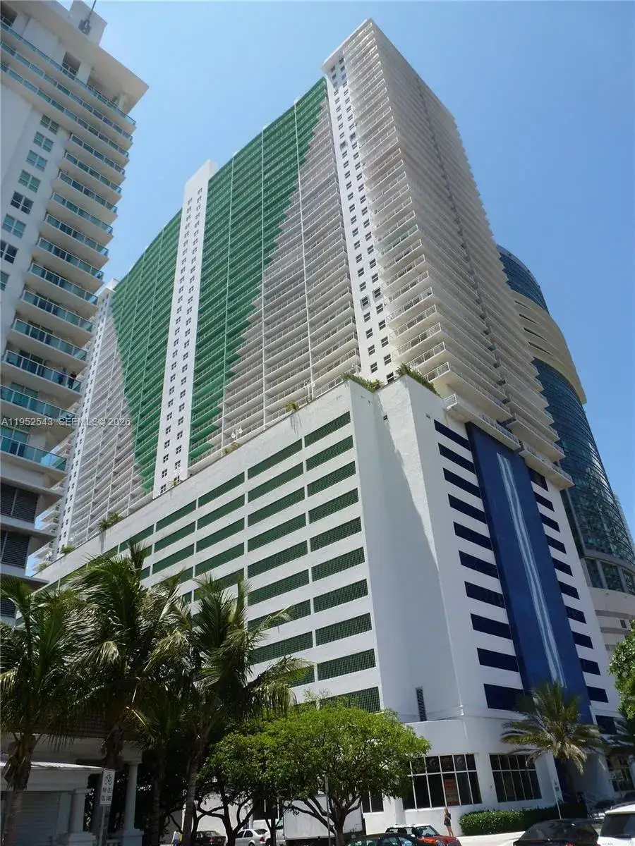 2 bedroom 1 bath Residential for sale at 1200 Brickell Bay Dr # 1712, Miami FL 33131
