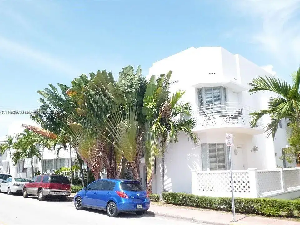 1 bedroom 1 bath Residential for sale at 611 11th St # 104, Miami Beach FL 33139