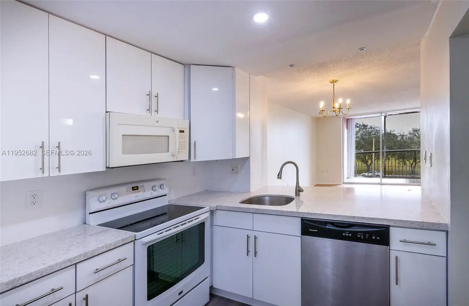 2 bedroom 2 bath Residential for sale at 19701 SW 114th Ave # 364, Miami FL 33157