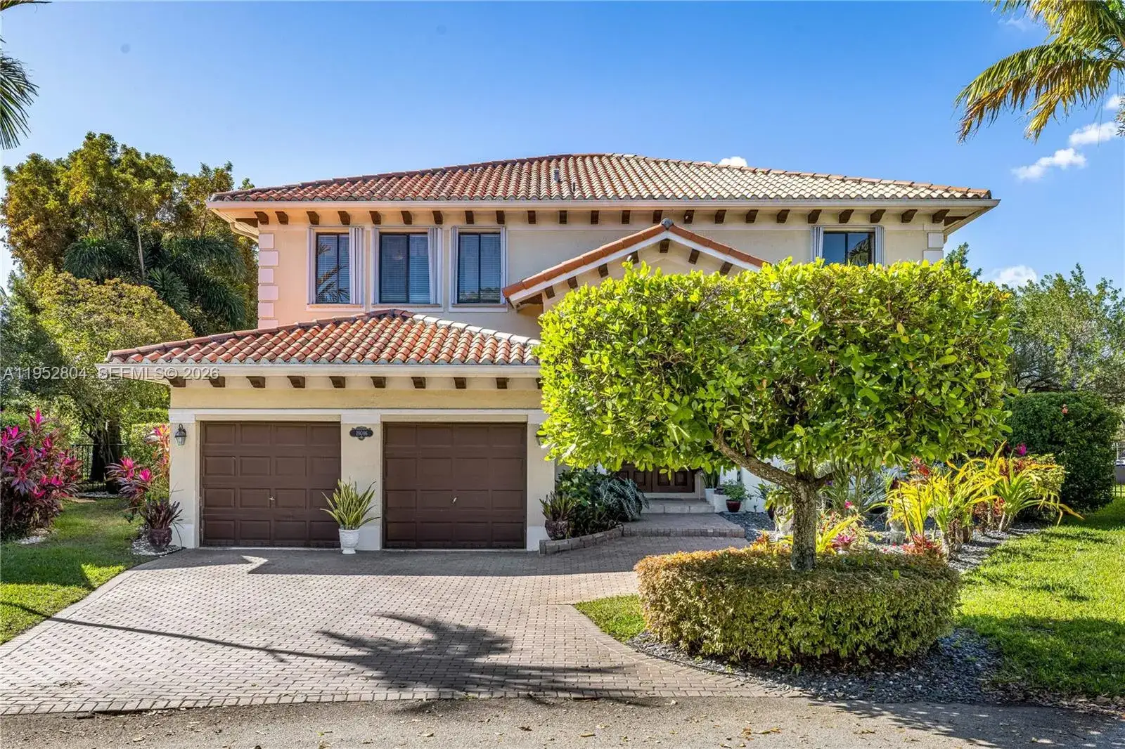 5 bedroom 4 bath Residential for sale at 19086 SW 76th Ave, Cutler Bay FL 33157