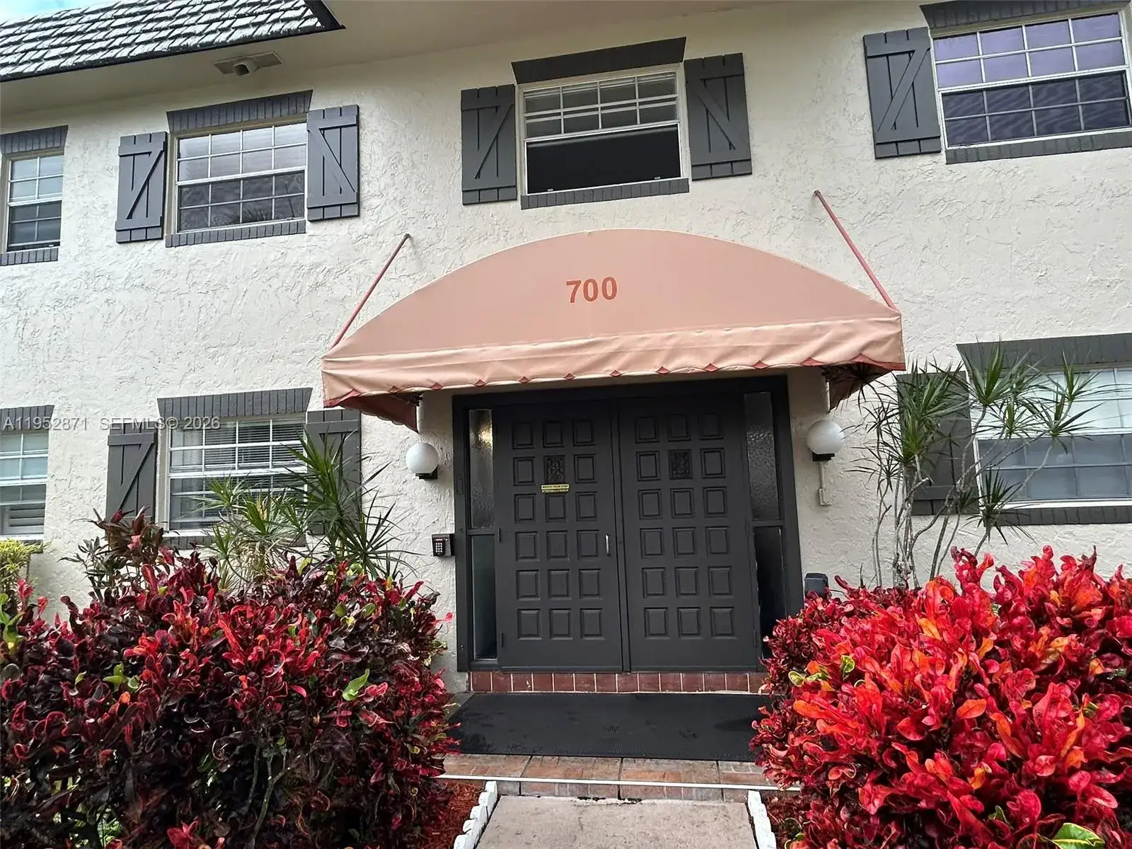 1 bedroom 1 bath Residential for sale at 5640 SW 3rd Pl # 212, Margate FL 33068