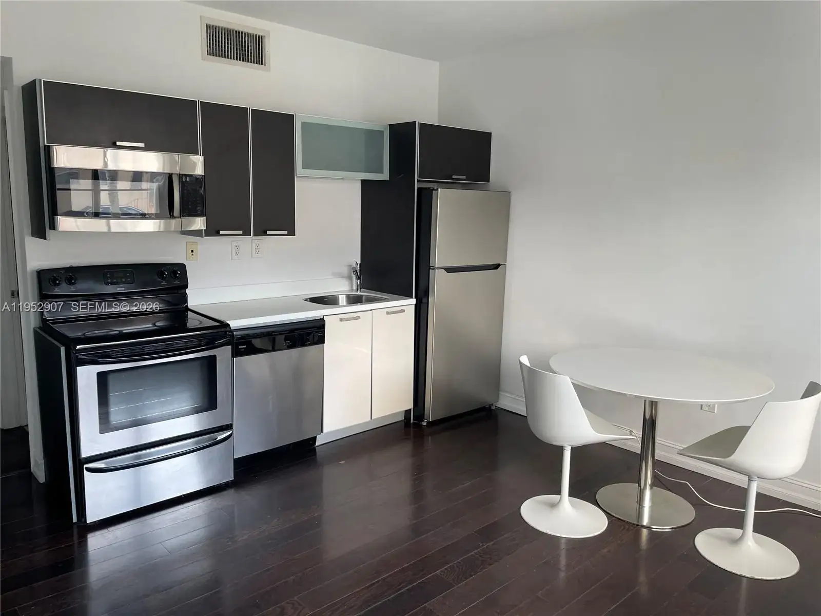 1 bedroom 1 bath Residential Lease for rent at 621 11th St # 103, Miami Beach FL 33139