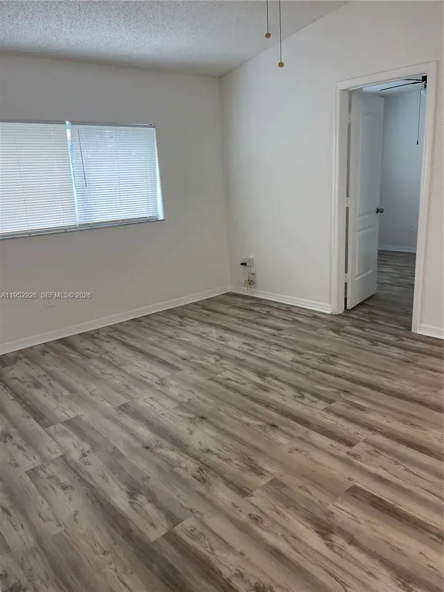 1 bedroom 1 bath Residential Lease for rent at 3670 N 56th Ave # 724, Hollywood FL 33021