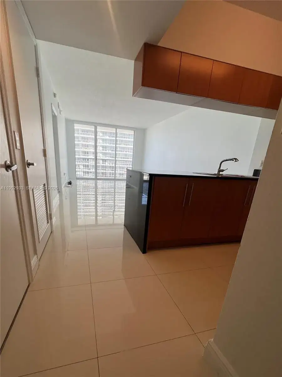 1 bedroom 1 bath Residential for sale at 1750 N Bayshore Dr # 4409, Miami FL 33132