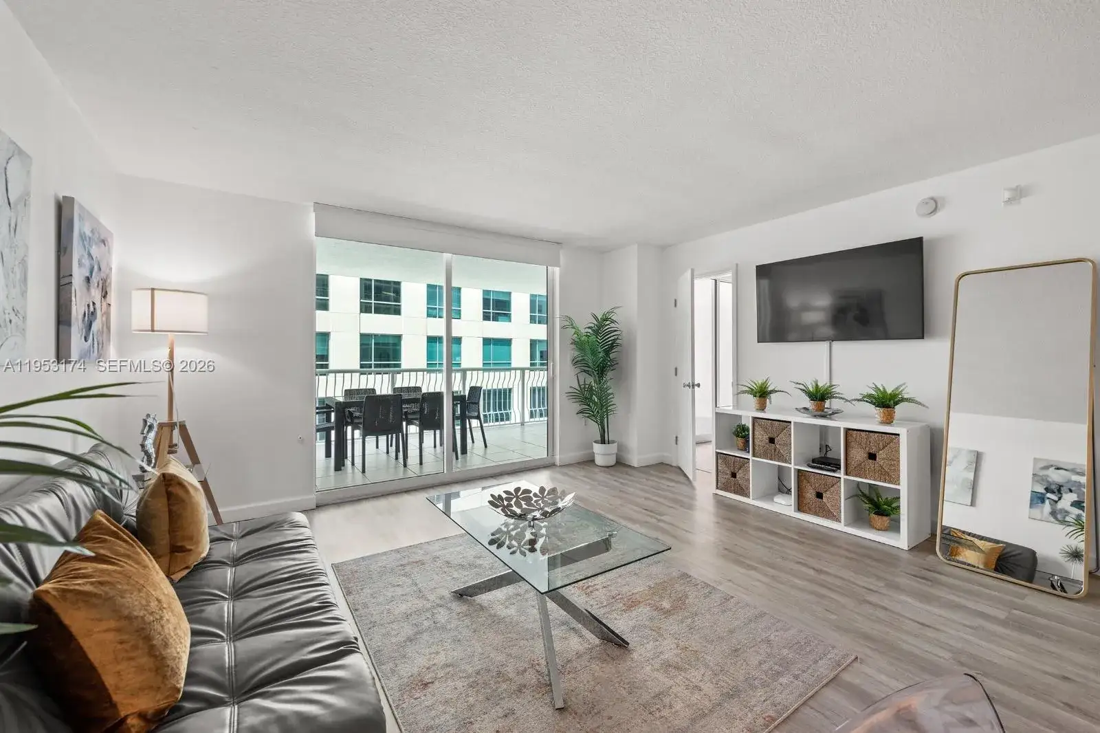 2 bedroom 1 bath Residential for sale at 1200 Brickell Bay Dr # 2414, Miami FL 33131