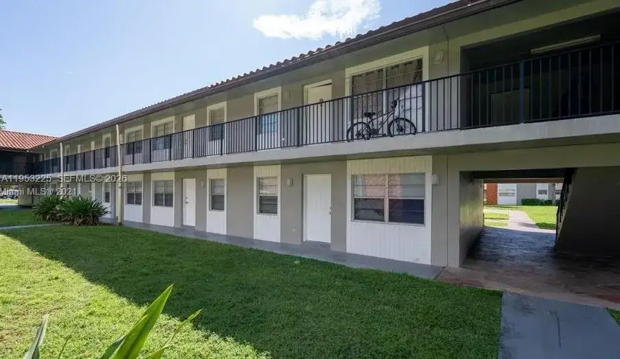 1 bedroom 1 bath Residential for sale at 1200 SW 50th Ave # 3, North Lauderdale FL 33068