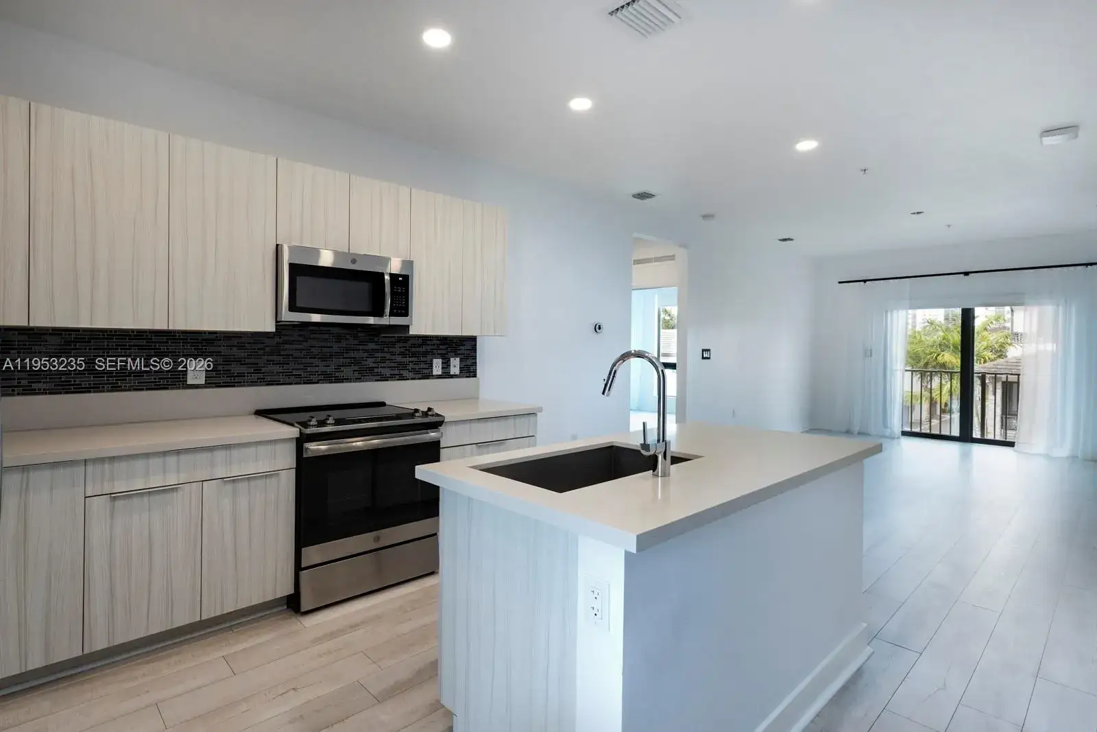 3 bedroom 2 bath Residential for sale at 4740 NW 84th Court # 38, Doral FL 33166