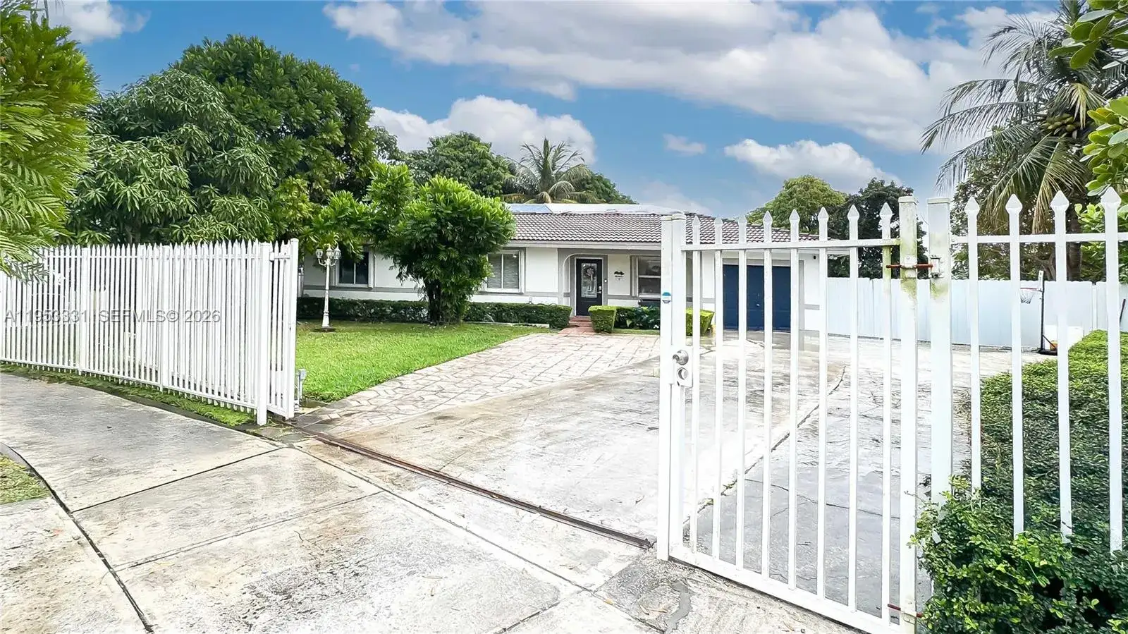 3 bedroom 2 bath Residential for sale at 17505 SW 108th Ct, Miami FL 33157