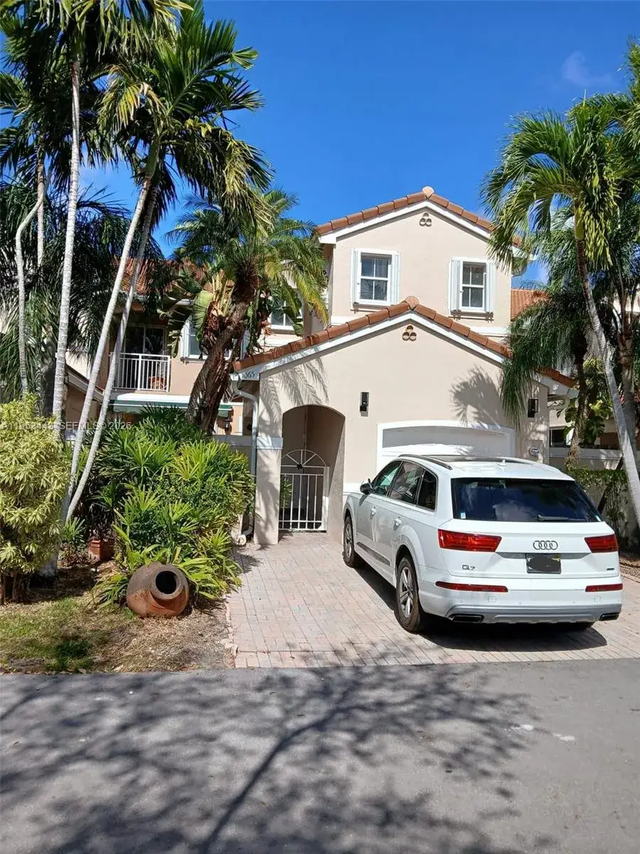 2 bedroom 2 bath Residential for sale at 1065 River Birch St # 1065, Hollywood FL 33019