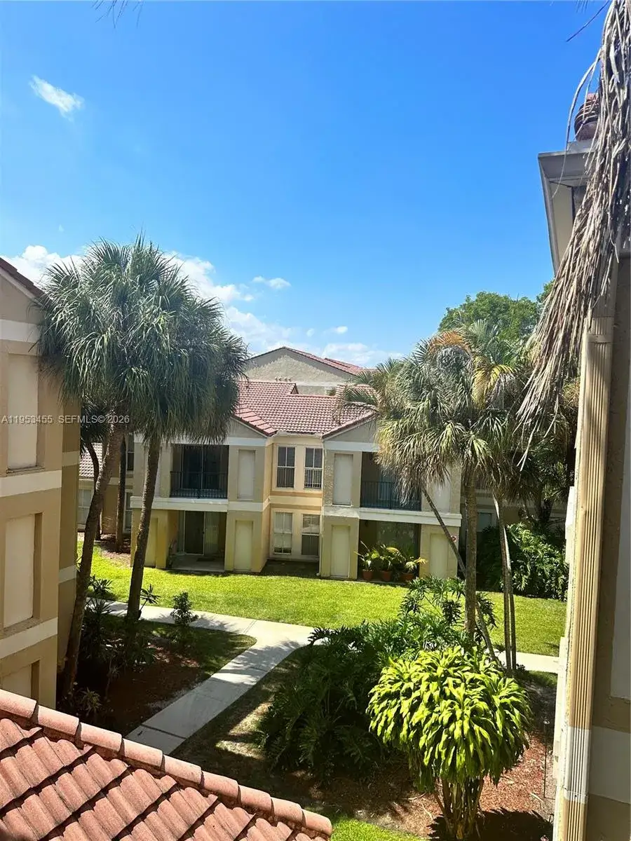 2 bedroom 1 bath Residential Lease for rent at 833 Riverside Dr # 831, Coral Springs FL 33071